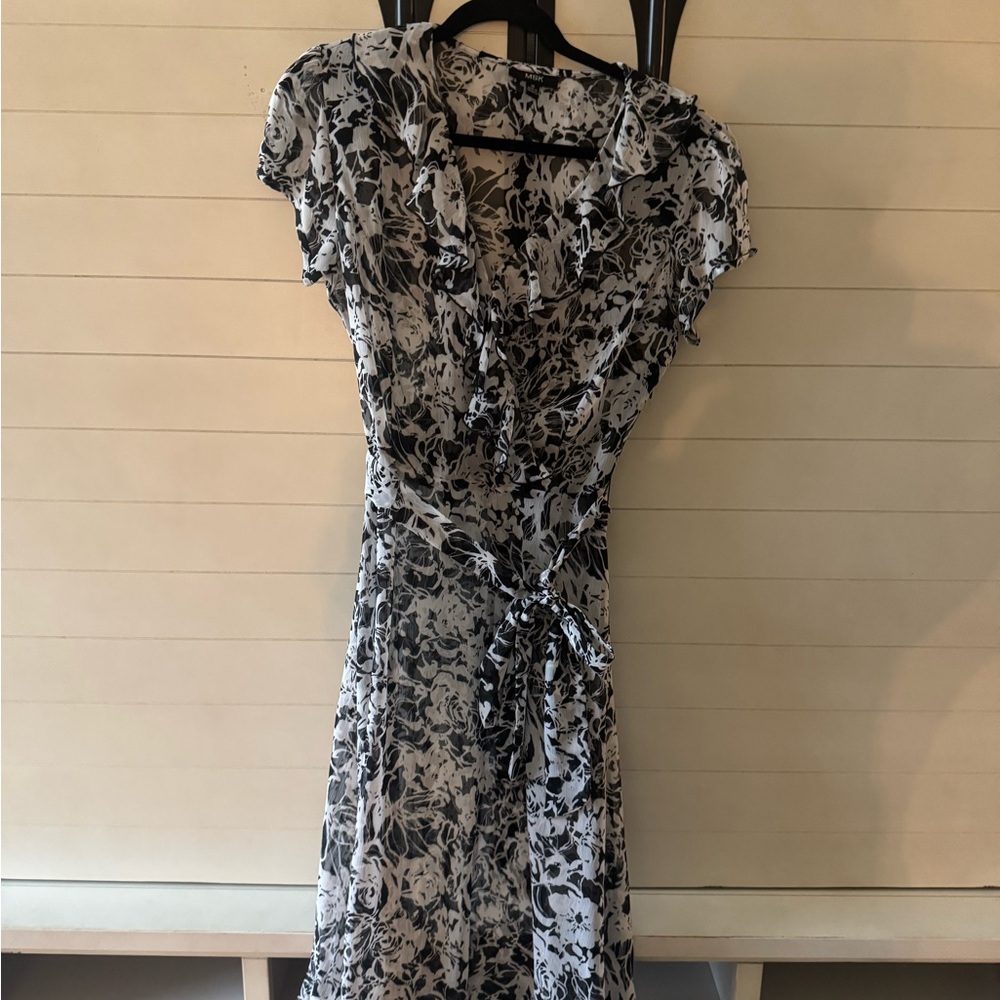 MSK Monochrome Floral Midi Dress